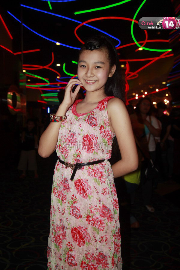 "Phiên bản nhí" Tam Triều Dâng có vẻ rụt rè và hiền hơn "chị gái" nhiều. (Theo Kênh 14) "Phiên bản nhí" Tam Triều Dâng có vẻ rụt rè và hiền hơn "chị gái" nhiều. (Theo Kênh 14)