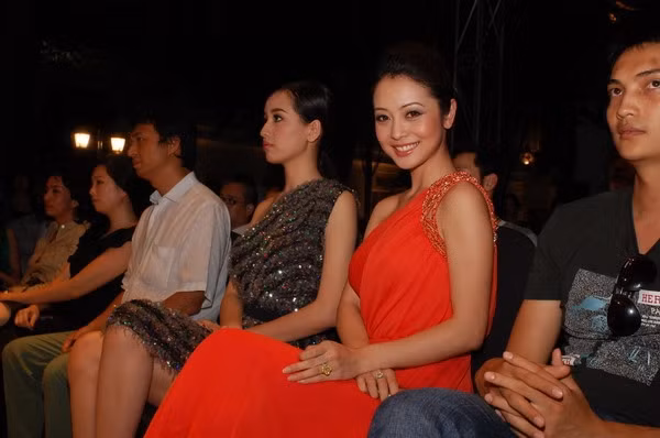 Nhưng nó trở nên viên mãn, tròn trịa hơn khi cô đang hạnh phúc với tình yêu thứ 2, sau khi chia tay Quang Dũng.