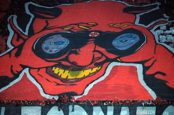 Derby Milano luôn diễn ra rất cuồng nhiệt cả trên khán đài