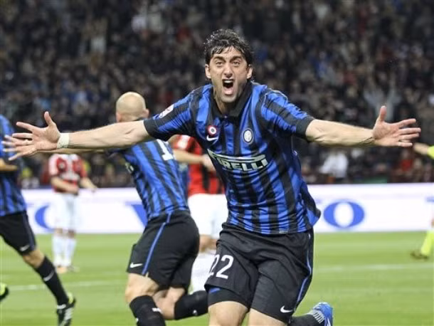 Diego Milito là người mở tỷ số