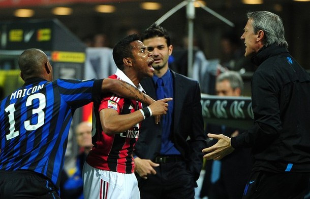 Sau bàn thắng của Diego Milito trận đấu tiếp tục diễn ra rất căng thẳng Sau bàn thắng của Diego Milito trận đấu tiếp tục diễn ra rất căng thẳng