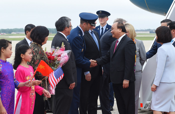 Lễ đón Thủ tướng Nguyễn Xuân Phúc tại sân bay quân sự St. Andrews, Washington, Hoa Kỳ. Ảnh: VGP/Quang Hiếu Lễ đón Thủ tướng Nguyễn Xuân Phúc tại sân bay quân sự St. Andrews, Washington, Hoa Kỳ. Ảnh: VGP/Quang Hiếu