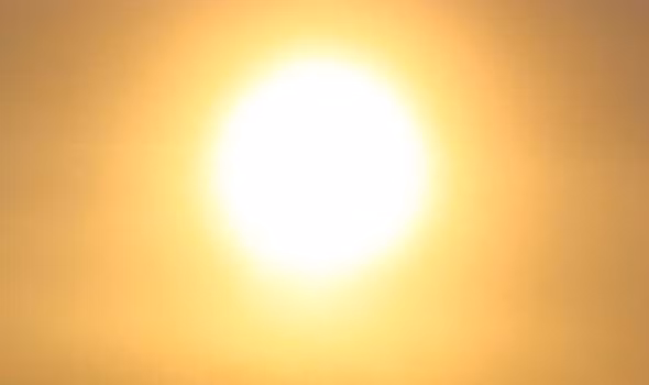 Mặt trời và Thần chết là hai đối tượng mà con người không thể nhìn đối mặt. (Ảnh: express.co.uk)