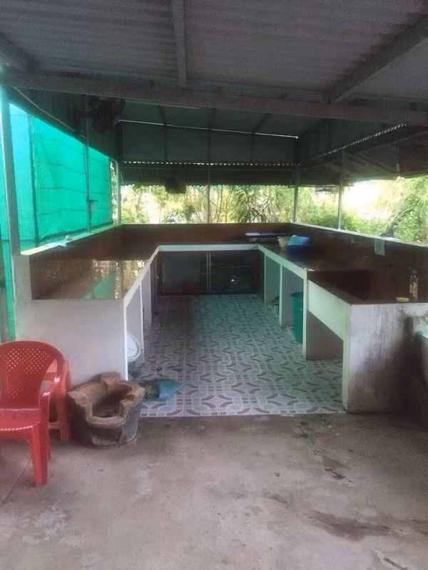 Bếp ăn thì “sạch sẽ” và “trống vắng” như thế này. Bếp ăn thì “sạch sẽ” và “trống vắng” như thế này.