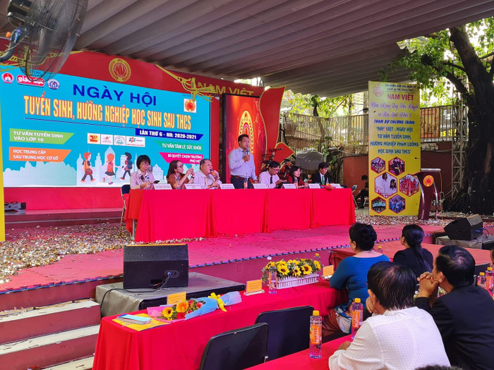 Thầy Huỳnh Văn Đà nêu những lưu ý về kỳ thi tuyển sinh vào lớp 10 sắp tới (ảnh: P.L) Thầy Huỳnh Văn Đà nêu những lưu ý về kỳ thi tuyển sinh vào lớp 10 sắp tới (ảnh: P.L)