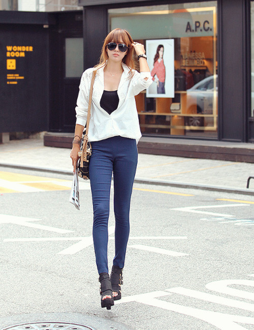 ... khi đôi chân được kéo dài hơn, và những bước đi cũng nhờ đó mà uyển chuyển hơn. ... khi đôi chân được kéo dài hơn, và những bước đi cũng nhờ đó mà uyển chuyển hơn.