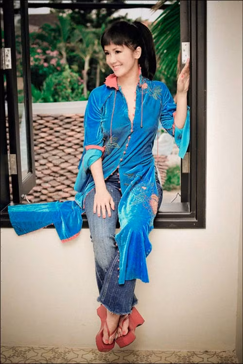 Jean ống loe, rách gấu đã lỗi mốt từ lâu