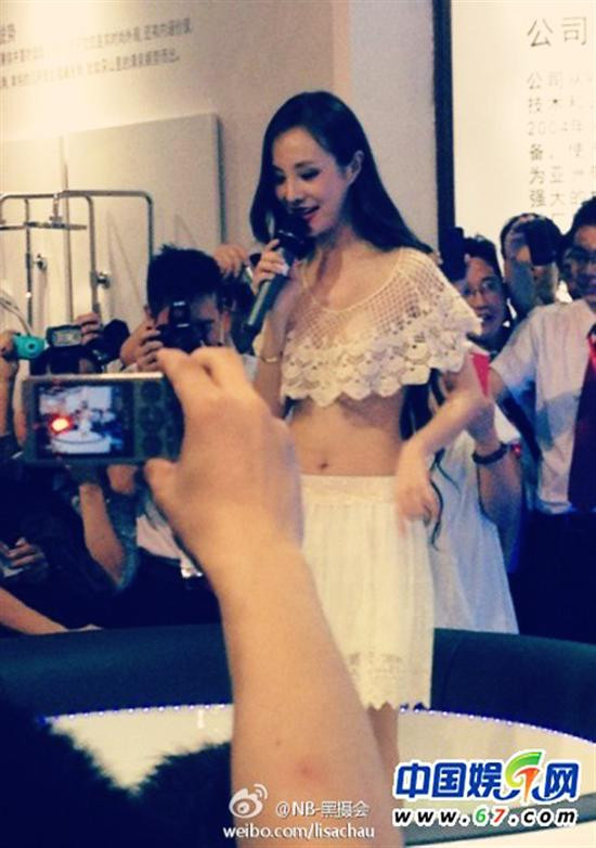 ... đôi chi chỉ là một miếng vải mỏng tang, nhỏ xíu che hờ vòng 1 ... đôi chi chỉ là một miếng vải mỏng tang, nhỏ xíu che hờ vòng 1