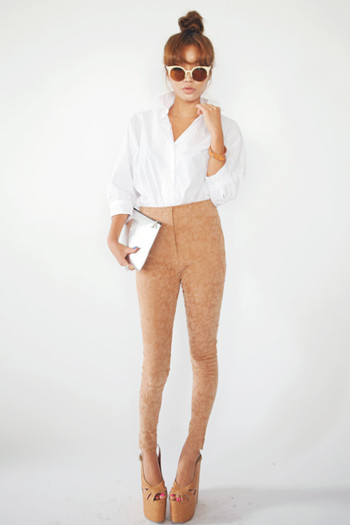 Một nàng công sở cá tính với những đường loang độc đáo này, bạn có muốn thử? Một nàng công sở cá tính với những đường loang độc đáo này, bạn có muốn thử?