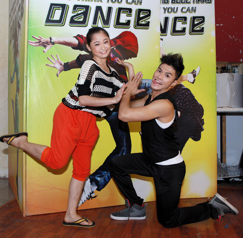 Tạo dáng vui nhộn với cô bạn nhảy dễ thương Tố Như. Tạo dáng vui nhộn với cô bạn nhảy dễ thương Tố Như.