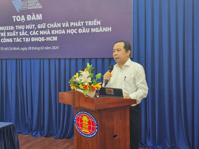 Phó Giáo sư, Tiến sĩ Vũ Hải Quân - Giám đốc Đại học Quốc gia Thành phố Hồ Chí Minh phát biểu khai mạc tọa đàm (ảnh: V.D) gdvn_VHQuan.jpg