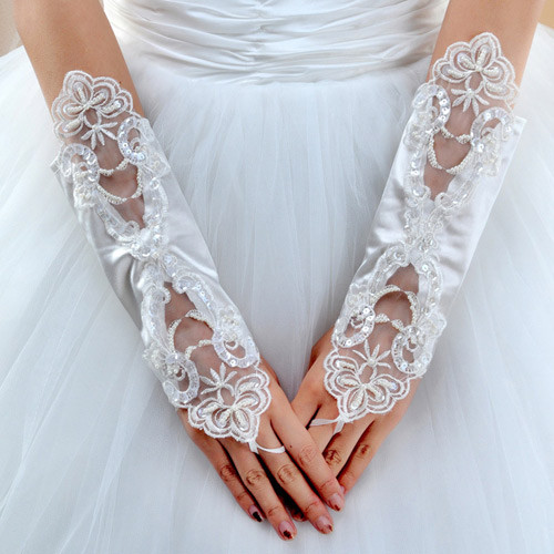 Những kiểu găng tay dài sang trọng và quý phái kiêu sa Những kiểu găng tay dài sang trọng và quý phái kiêu sa