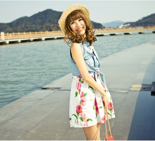 Mũ cói có vẻ là phụ kiện khá "ăn ý" với demin và những chiếc váy sặc sỡ mùa hè. Mũ cói có vẻ là phụ kiện khá "ăn ý" với demin và những chiếc váy sặc sỡ mùa hè.