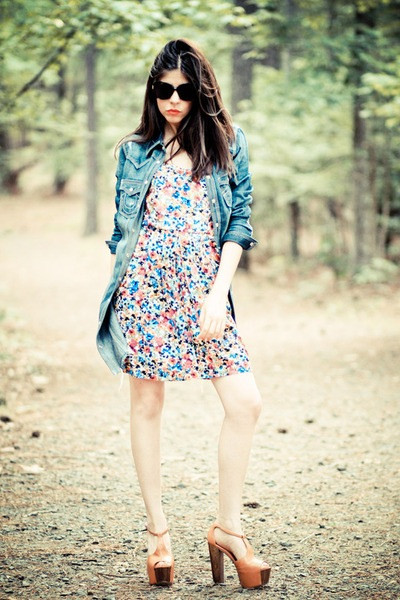 Vậy là chỉ cần một chút tinh tế khi khoác áo demin cho chiếc váy mùa hè của bạn, bạn sẽ trở nên thật cá tính, năng động mà vẫn thật dịu dàng và xinh đẹp, phải không? Vậy là chỉ cần một chút tinh tế khi khoác áo demin cho chiếc váy mùa hè của bạn, bạn sẽ trở nên thật cá tính, năng động mà vẫn thật dịu dàng và xinh đẹp, phải không?