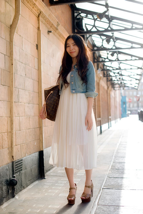 Mọi ánh mắt sẽ bị cuốn theo sự "cá tính" toát ra từ bộ trang phục này của bạn. Mọi ánh mắt sẽ bị cuốn theo sự "cá tính" toát ra từ bộ trang phục này của bạn.