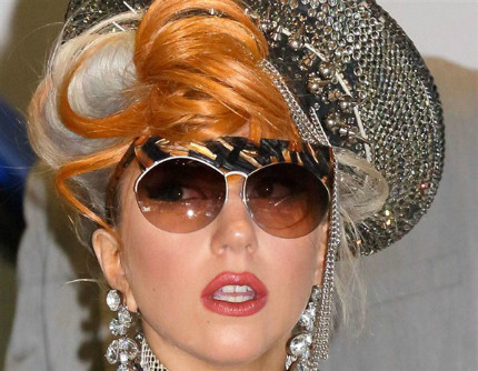 Thêm một cặp kính của Lady Gaga Thêm một cặp kính của Lady Gaga