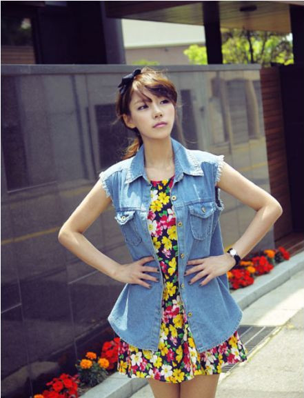 Phần tua rua ở tay áo demin khiến cô bạn này trông thật khỏe khoắn và năng động Phần tua rua ở tay áo demin khiến cô bạn này trông thật khỏe khoắn và năng động