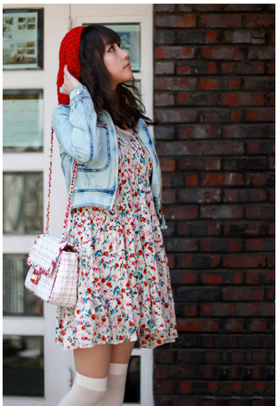 Nếu trời hơi lạnh hơn một chút, mũ len sẽ là lựa chọn tuyệt vời dành cho bạn. Nếu trời hơi lạnh hơn một chút, mũ len sẽ là lựa chọn tuyệt vời dành cho bạn.