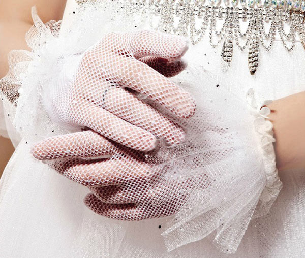 Găng tay lưới với lớp bèo lưới hiện đại và sang trọng Găng tay lưới với lớp bèo lưới hiện đại và sang trọng