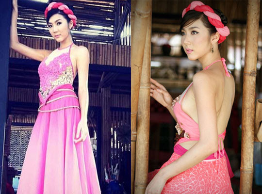 Diện áo yếm màu hồng, Ngọc Quyên trông vừa nữ tính vừa gợi cảm, quyến rũ.