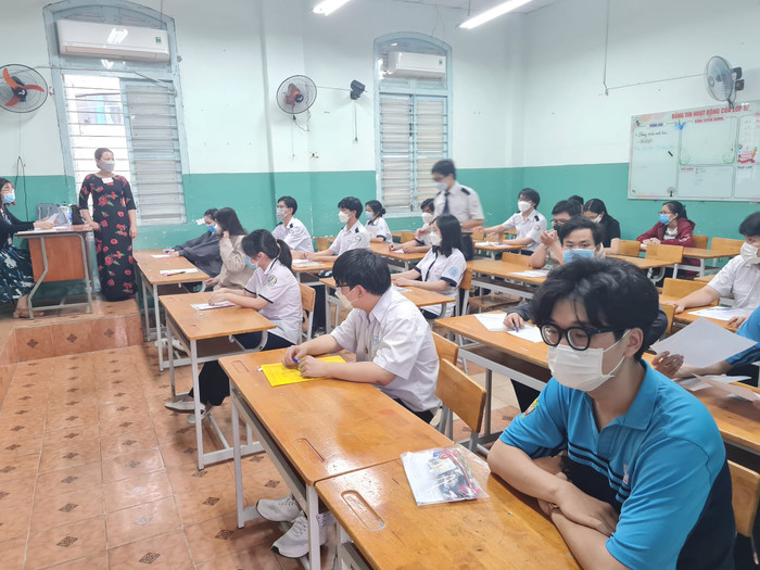 Thí sinh tham dự một kỳ thi tốt nghiệp trung học phổ thông tại Thành phố Hồ Chí Minh (ảnh minh họa: P.L) Thí sinh tham dự một kỳ thi tốt nghiệp trung học phổ thông tại Thành phố Hồ Chí Minh (ảnh minh họa: P.L)