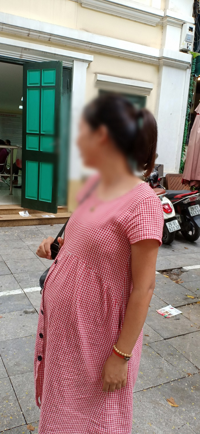 Cô V.T. bụng bầu 8 tháng cũng lên Hà Nội kiến nghị (Ảnh:V.N) Cô V.T. bụng bầu 8 tháng cũng lên Hà Nội kiến nghị (Ảnh:V.N)