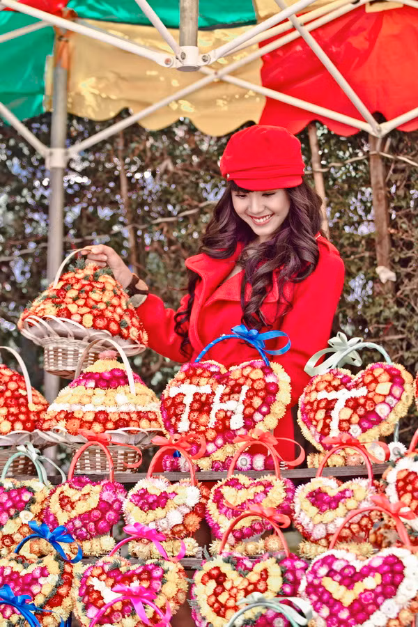 Mẫu nhí 14 tuổi được ê kíp thực hiện bộ ảnh nhân dịp cô về thăm quê ngoại. Đội mũ và mặc áo jacket màu đỏ, trông Bảo Trân đã ra dáng một thiếu nữ. Cô người mẫu nhí được mọi người khen có nụ cười duyên dáng, xinh tươi. (Theo Ngôi Sao) >> Xem trọn bộ ảnh đẹp long lanh của Bảo Trân Mẫu nhí 14 tuổi được ê kíp thực hiện bộ ảnh nhân dịp cô về thăm quê ngoại. Đội mũ và mặc áo jacket màu đỏ, trông Bảo Trân đã ra dáng một thiếu nữ. Cô người mẫu nhí được mọi người khen có nụ cười duyên dáng, xinh tươi. (Theo Ngôi Sao) >> Xem trọn bộ ảnh đẹp long lanh của Bảo Trân