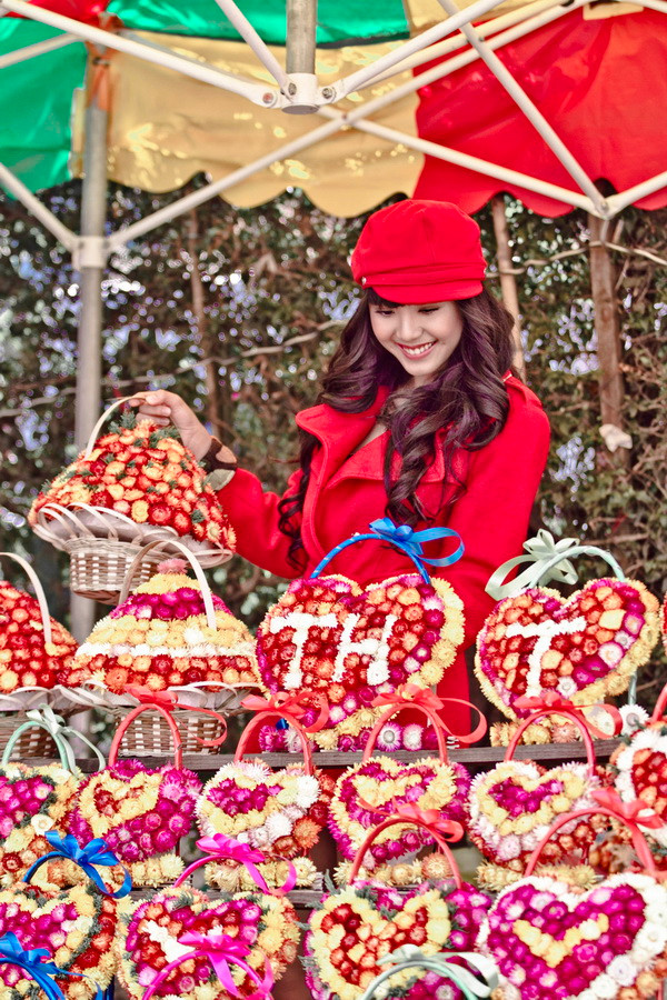 Mẫu nhí 14 tuổi được ê kíp thực hiện bộ ảnh nhân dịp cô về thăm quê ngoại. Đội mũ và mặc áo jacket màu đỏ, trông Bảo Trân đã ra dáng một thiếu nữ. Cô người mẫu nhí được mọi người khen có nụ cười duyên dáng, xinh tươi. (Theo Ngôi Sao) >> Xem trọn bộ ảnh đẹp long lanh của Bảo Trân Mẫu nhí 14 tuổi được ê kíp thực hiện bộ ảnh nhân dịp cô về thăm quê ngoại. Đội mũ và mặc áo jacket màu đỏ, trông Bảo Trân đã ra dáng một thiếu nữ. Cô người mẫu nhí được mọi người khen có nụ cười duyên dáng, xinh tươi. (Theo Ngôi Sao) >> Xem trọn bộ ảnh đẹp long lanh của Bảo Trân