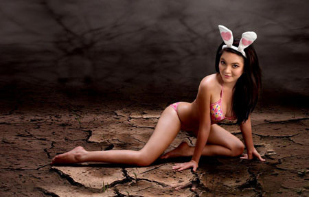 Sau Ngọc Quyên nude "bảo vệ môi trường", Mai Hải Anh khỏa thân "tìm về với biển", đến lượt diễn viên Quỳnh Như đưa ra thông điệp chống biến đổi khí hậu toàn cầu. Tuy không "cởi" toàn bộ nhưng cô nàng cũng diện trang phục không thể... kiệm vải hơn với nhiều tư thế tạo dáng bị cho là phản cảm (Theo Dân Việt) Sau Ngọc Quyên nude "bảo vệ môi trường", Mai Hải Anh khỏa thân "tìm về với biển", đến lượt diễn viên Quỳnh Như đưa ra thông điệp chống biến đổi khí hậu toàn cầu. Tuy không "cởi" toàn bộ nhưng cô nàng cũng diện trang phục không thể... kiệm vải hơn với nhiều tư thế tạo dáng bị cho là phản cảm (Theo Dân Việt)