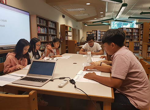 Du học sinh của Tập đoàn NHG đang học tập tại một trường học tại Mỹ (ảnh: NHG)