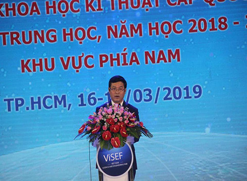 Thứ trưởng Bộ Giáo dục và Đào tạo Nguyễn Văn Phúc phát biểu tại lễ khai mạc (ảnh: P.Nga) Thứ trưởng Bộ Giáo dục và Đào tạo Nguyễn Văn Phúc phát biểu tại lễ khai mạc (ảnh: P.Nga)