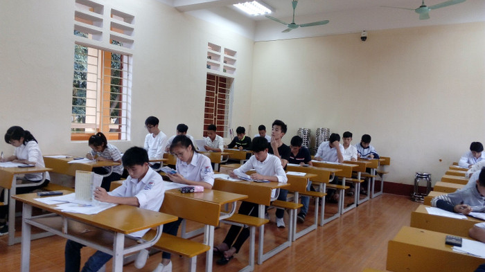 Học sinh làm bài thi. (Ảnh: Văn Lự) Học sinh làm bài thi. (Ảnh: Văn Lự)