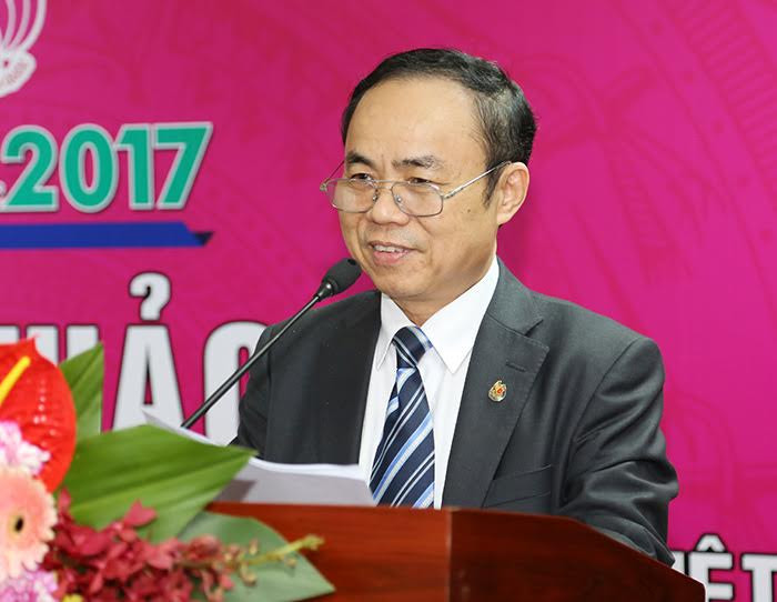 Nhà báo Trần Bá Dung - Ủy viên Ban Thường vụ, Trưởng Ban Nghiệp vụ (Hội Nhà báo Việt Nam) phát biểu tại Hội thảo. Nhà báo Trần Bá Dung - Ủy viên Ban Thường vụ, Trưởng Ban Nghiệp vụ (Hội Nhà báo Việt Nam) phát biểu tại Hội thảo.