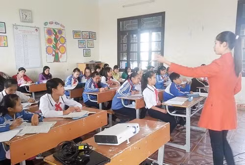 Chấm bài, dự giờ cần người thẳng thắn, nghiêm túc. (Ảnh minh họa: Giaoducthoidai.vn)