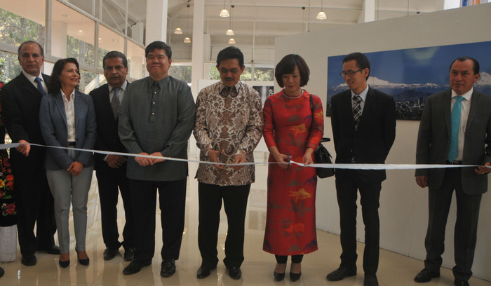 Đại sứ Lê Linh Lan cắt băng khai mạc Tuần văn hóa quốc tế Naucalpan (Ảnh: Việt Hùng-Bảo Trung/TTXVN) Đại sứ Lê Linh Lan cắt băng khai mạc Tuần văn hóa quốc tế Naucalpan (Ảnh: Việt Hùng-Bảo Trung/TTXVN)