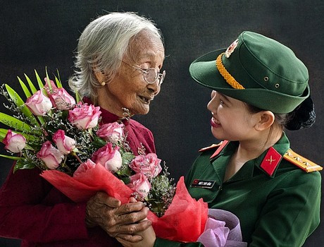 Hình ảnh người phụ nữ Việt Nam đã đi vào trong nhiều tác phẩm văn chương và thi ca. (Ảnh minh họa trên vtv.vn) Hình ảnh người phụ nữ Việt Nam đã đi vào trong nhiều tác phẩm văn chương và thi ca. (Ảnh minh họa trên vtv.vn)