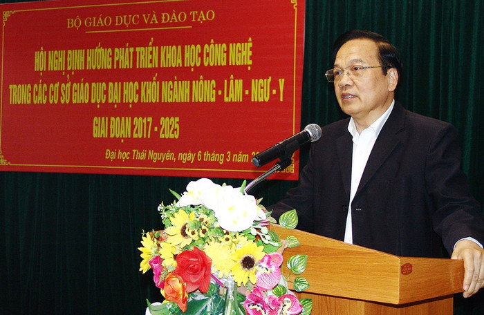 Giáo sư - Tiến sĩ Đặng Kim Vui - Giám đốc trường Đại học Thái Nguyên phát biểu tại hội nghị. Giáo sư - Tiến sĩ Đặng Kim Vui - Giám đốc trường Đại học Thái Nguyên phát biểu tại hội nghị.