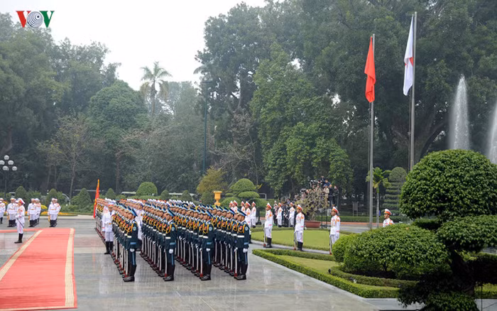 Nhận lời mời của Chủ tịch nước Trần Đại Quang, Nhà vua Nhật Bản và Hoàng hậu đã có chuyến thăm chính thức Việt Nam từ ngày 28/2 -5/3.