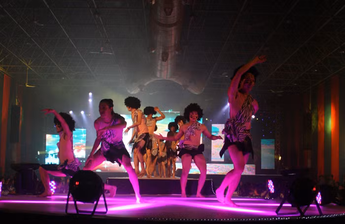 >>Cùng sự kiện: Mr Đàm cởi phăng áo làm "siêu mẫu"