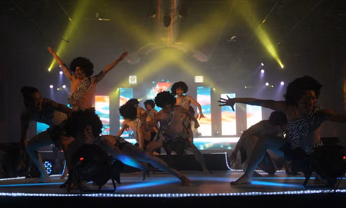 >>Cùng sự kiện: Mr Đàm cởi phăng áo làm "siêu mẫu"