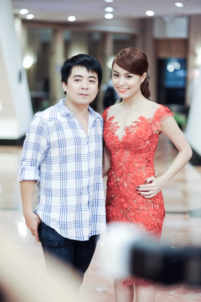 Sản phẩm Mini album Hoàng Thùy Linh ra mắt với mong muốn ghi dấu ấn nhiều hơn nữa trong lòng khán giả yêu nhạc và cho thấy sự nỗ lực và sự cầu tiến không ngừng của của cô ca sĩ gợi cảm này. Sản phẩm Mini album Hoàng Thùy Linh ra mắt với mong muốn ghi dấu ấn nhiều hơn nữa trong lòng khán giả yêu nhạc và cho thấy sự nỗ lực và sự cầu tiến không ngừng của của cô ca sĩ gợi cảm này.