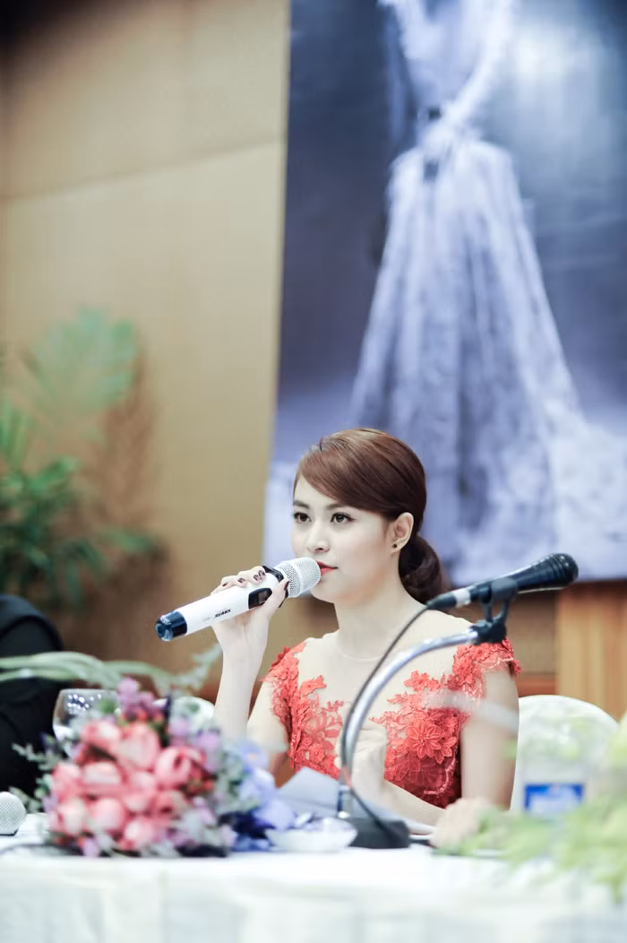 Sau thành công của hai album Vol và Vol2, khẳnh định vị trí của Hoàng Thùy Linh với dòng nhạc Pop Dance, Hoàng Thùy Linh và ê-kíp đã quyết định hướng đến một sự trưởng thành hơn, phong phú hơn về hình ảnh cũng như âm nhạc. Sau thành công của hai album Vol và Vol2, khẳnh định vị trí của Hoàng Thùy Linh với dòng nhạc Pop Dance, Hoàng Thùy Linh và ê-kíp đã quyết định hướng đến một sự trưởng thành hơn, phong phú hơn về hình ảnh cũng như âm nhạc.