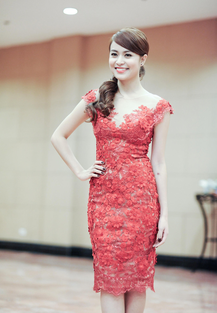 Còn khi được hỏi, Linh làm hai đĩa đầu là vì khán giả, đến tận vol3 mới được làm điều mình thích có đúng không, thì cô gái xinh đẹp này cũng không ngần ngại trả lời: “Chúng ta phải biết dung hòa mọi thứ trong cuộc sống, với sự nghiệp âm nhạc cũng vậy. Linh vừa muốn những người trong nghề thấy mình là người có gout, văn minh và vừa phải khiến khán giả của mình cảm thấy hài lòng". Còn khi được hỏi, Linh làm hai đĩa đầu là vì khán giả, đến tận vol3 mới được làm điều mình thích có đúng không, thì cô gái xinh đẹp này cũng không ngần ngại trả lời: “Chúng ta phải biết dung hòa mọi thứ trong cuộc sống, với sự nghiệp âm nhạc cũng vậy. Linh vừa muốn những người trong nghề thấy mình là người có gout, văn minh và vừa phải khiến khán giả của mình cảm thấy hài lòng".