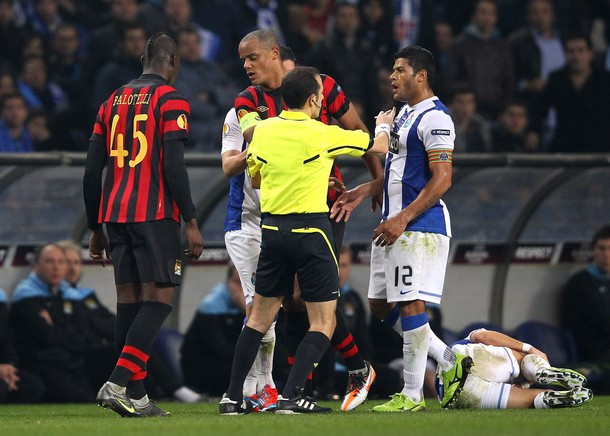 Trận đấu diễn ra vô cùng căng thẳng và quyết liệt Trận đấu diễn ra vô cùng căng thẳng và quyết liệt