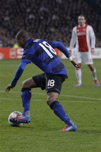 Pha xử lý dẫn tới bàn thắng mở tỷ số của Ashley Young