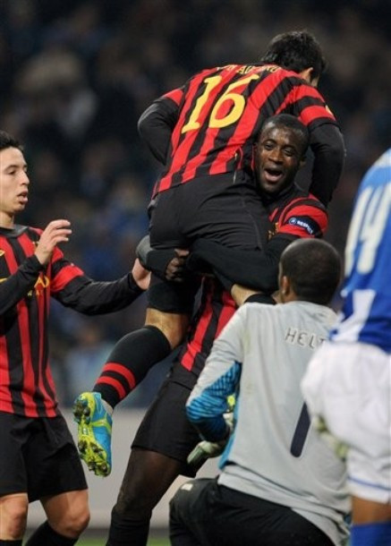 Aguero nâng tỷ số lên 2-1 cho Manchester City Aguero nâng tỷ số lên 2-1 cho Manchester City