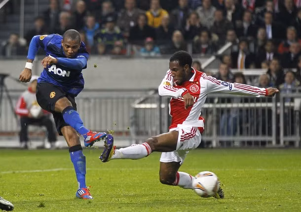 Pha xử lý dẫn tới bàn thắng mở tỷ số của Ashley Young