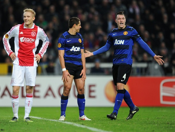 Phil Jones và Javier Hernandez góp mặt trong đội hình chính thức