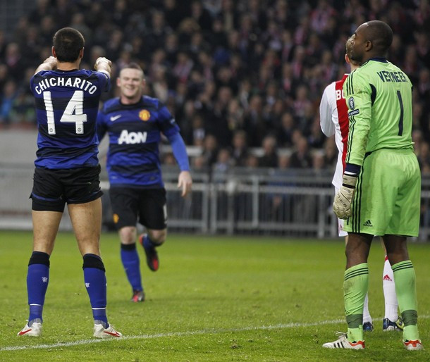 Chicharito là người nâng tỷ số lên thành 2-0