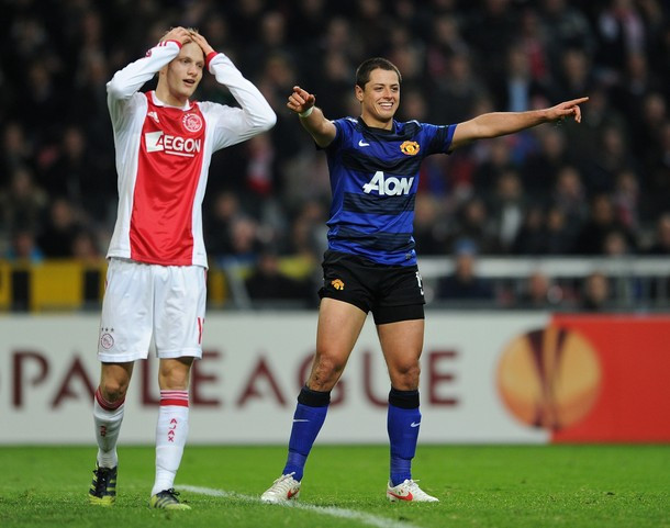 Chicharito là người nâng tỷ số lên thành 2-0